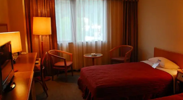 Yuzawa Grand Hotel, Book Hotel  