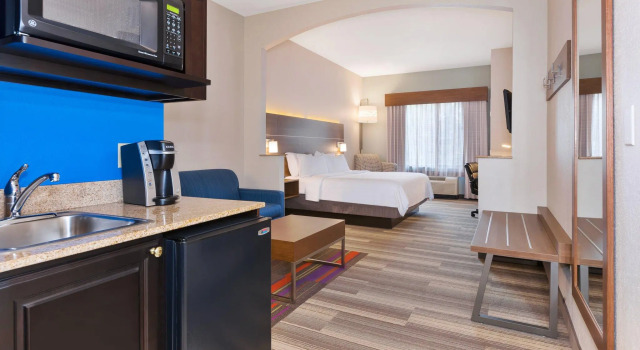 Двухместный люкс Holiday Inn Express Hotel & Suites Warminster-Horsham by IHG