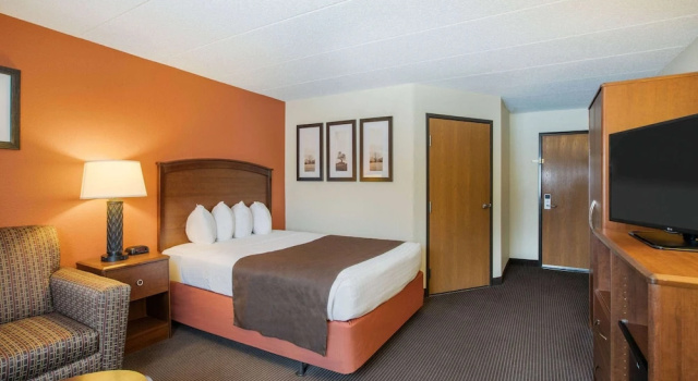 Люкс c 1 комнатой AmericInn by Wyndham Grand Forks