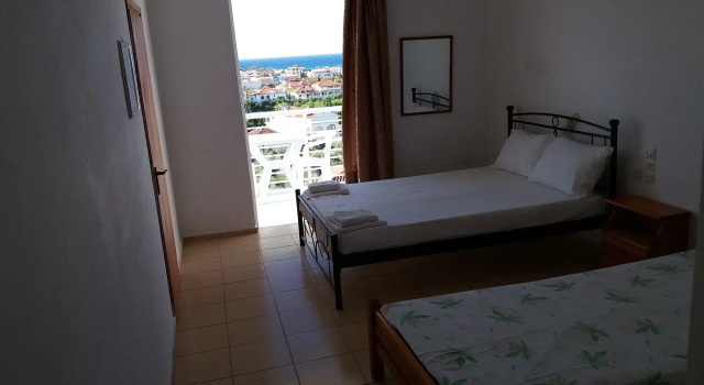 Yanna Studios & Apartments