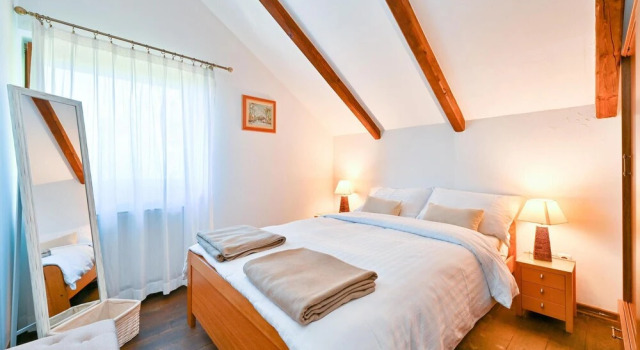Beautiful Home in Karlovac With Sauna, Wifi and 3 Bedrooms, Đặt Nhà nghỉ dưỡng Nhà tranh ở Karlovac county, Nhà tranh