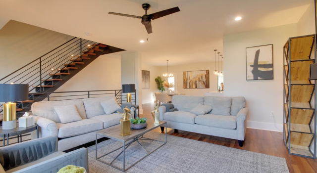 Walk to Fedex Forum! Luxe Townhome w/ Rooftop Deck, Réserver Appartement Memphis Tennessee