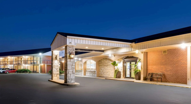 Days Inn by Wyndham Dubuque, Rezerwuj Hotel Dubuque Iowa