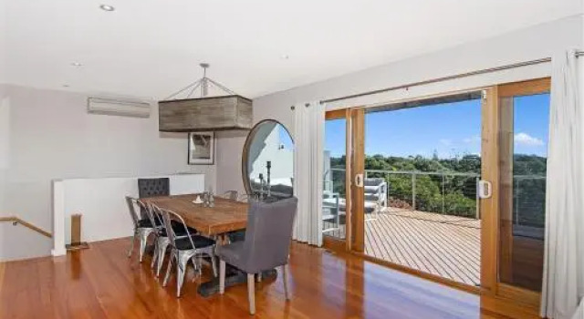 Provincial, Varaa Hotelli Red Hill 