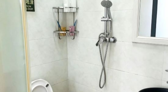 Кровать в общем номере (мужской номер) Qinghongyuan Hotel