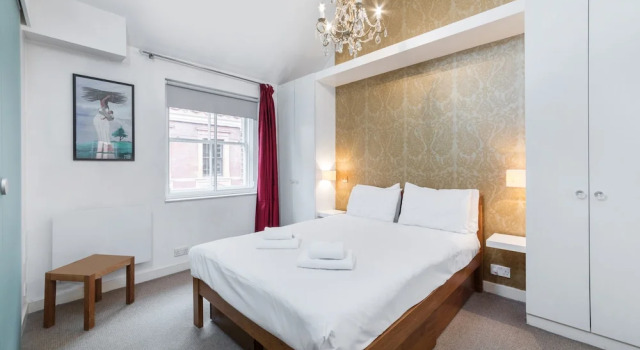 Glamorous Duplex two bed Apartment Minutes Away From Covent Garden Piazza, 예약 아파트 Titsey Surrey
