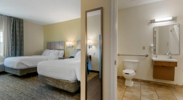 Четырёхместный люкс Candlewood Suites Reading by IHG