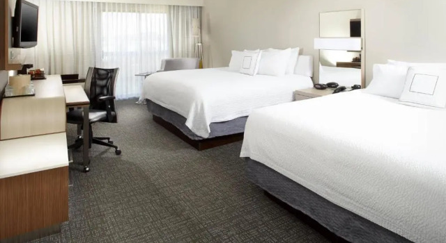 Четырёхместный номер Standard Courtyard by Marriott Detroit Brighton