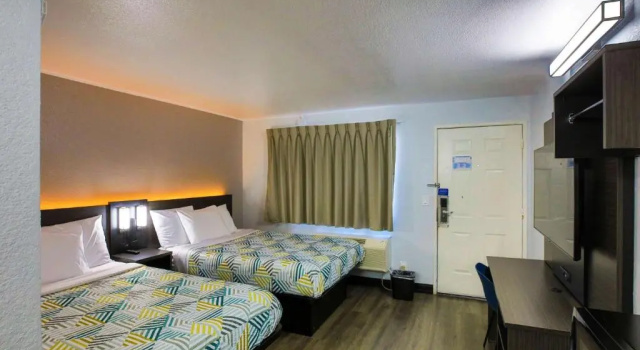 Четырёхместный номер Deluxe Motel 6-Sacramento, CA - Old Sacramento North