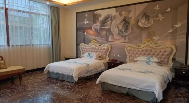 Люкс Golden Garden Hotel
