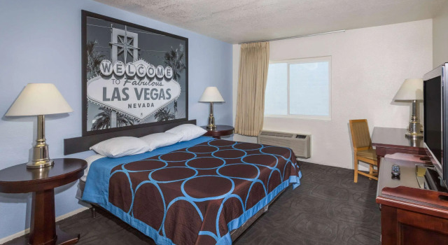 Super 8 by Wyndham Las Vegas North Strip/Fremont St. Area, Забронировать Отель Лас-Вегас Невада, рядом с Lowden Theater