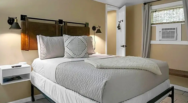 Номер Economy Hickory Falls Inn