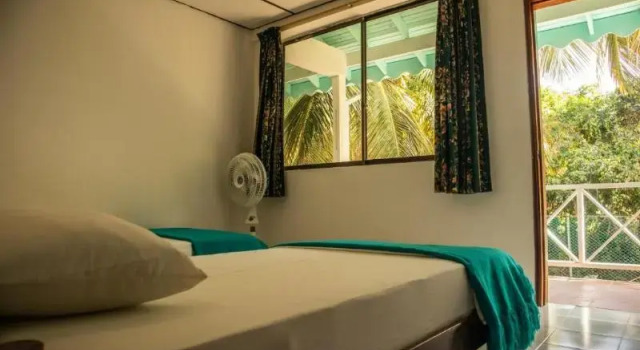 Трёхместный номер Standard с балконом South West Bay Cabañas