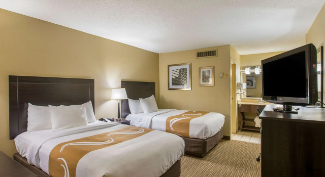 Quality Inn University Lansing, Reservar Hotel Lansing Michigan