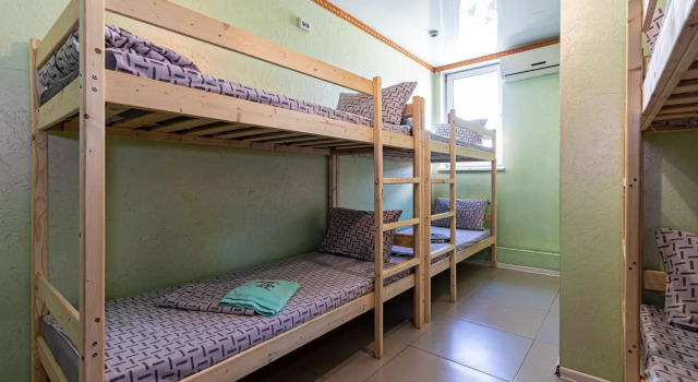 Кровать в общем номере (мужской номер) Best`a Hostel (Беста Краснодар)