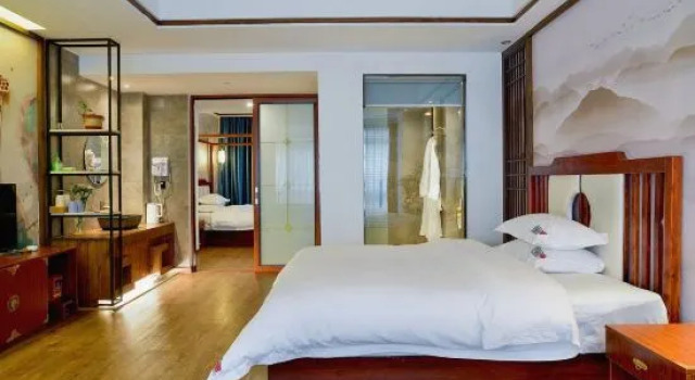 Люкс с 2 комнатами с видом на реку Yunyinxi Junlanzhai Homestay (Phoenix Ancient City Branch)