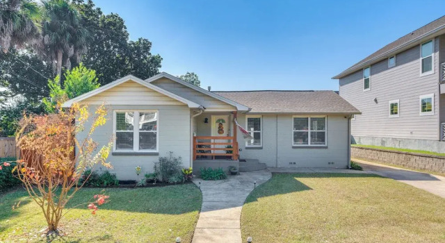 Коттедж 1 Mi to Dtwn: Home w/ Furnished Patio in Pensacola