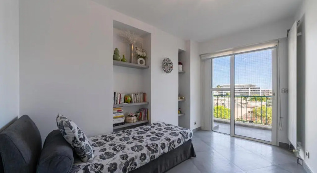 Brand new two bedrooms on the Croisette, Забронировать Отель Отели Канн с парковкой, рядом с La Californie, Парковка