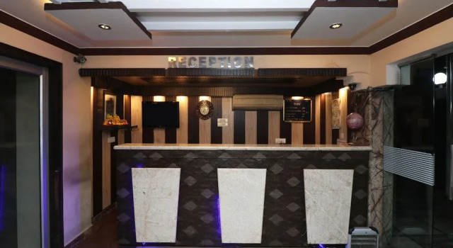 Oyo 22763 di Wine Inn, Забронировать Отель Отели Hasanganj с завтраком, Завтраки