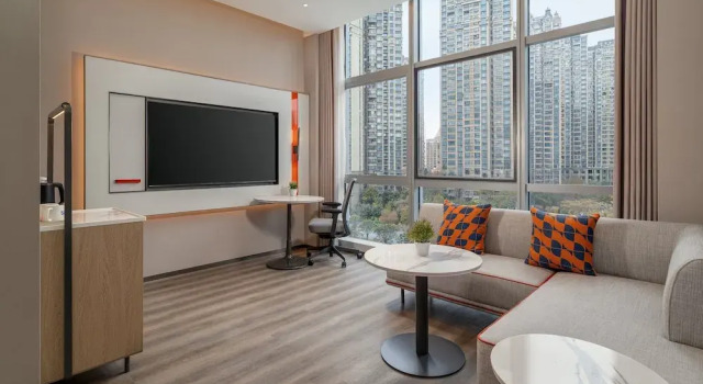 Люкс Holiday Inn Express Kunming Dianchi Rixin Road by IHG