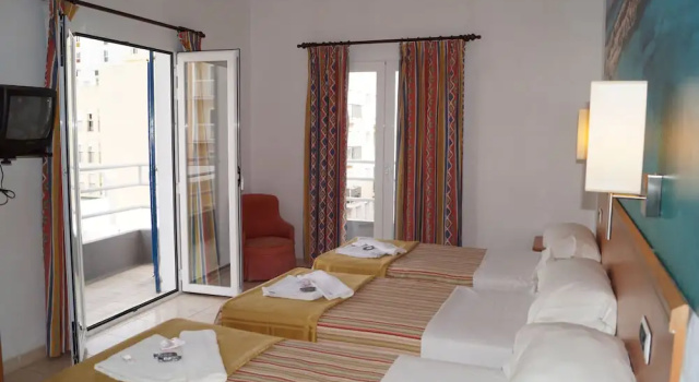 Трёхместный номер Standard Hotel Vedrá