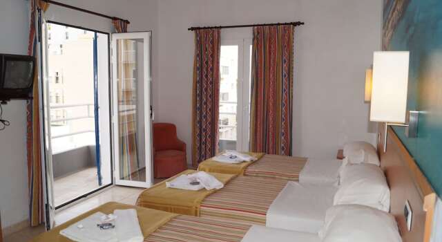 Трёхместный номер Standard Hotel Vedrá