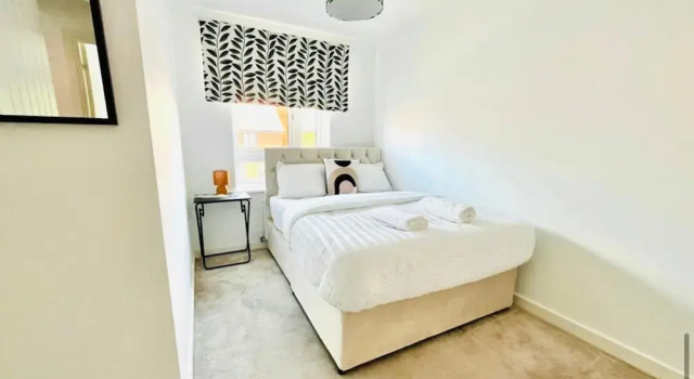 Honeybee Haven Retreat - 3 Bed House, Buchen Sie Ferienhaus Ashford (Surrey) 