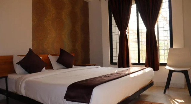 Hotel Orange Leaf by WB Inn, Забронировать Отель Отели Нагпур с парковкой, Парковка