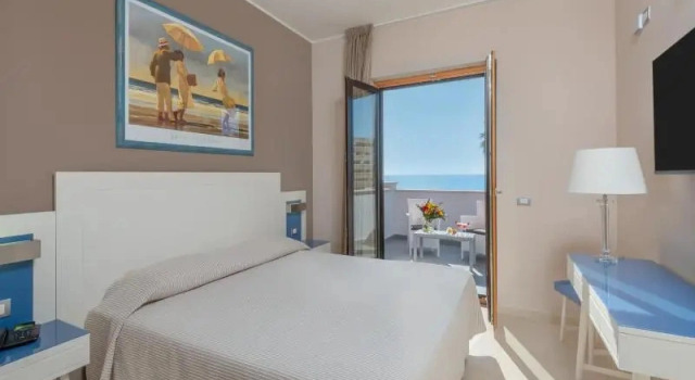 Четырёхместный номер Standard с балконом и с видом на море Hotel Mareluna