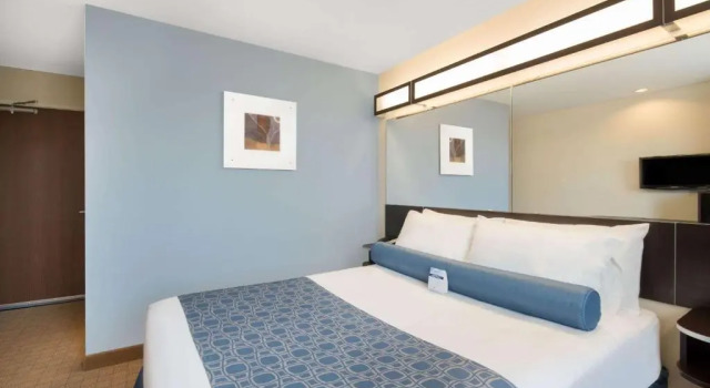 Двухместный номер Microtel Inn & Suites by Wyndham Stanley