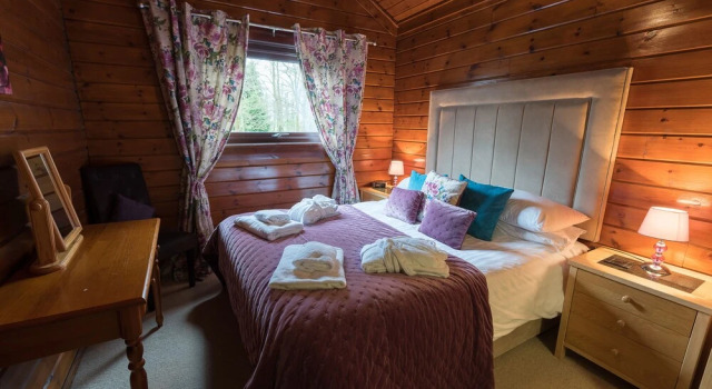 Lady Galloway Lodge 28 with Hot Tub, Newton Stewart, Book Hotel Minnigaff Scotland