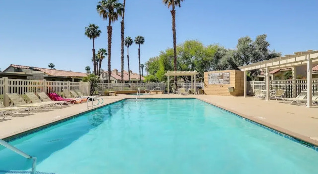 Community Pool & Hot Tub: Palm Desert Rental!, Buchen Sie Ferienwohnung Palm Desert Coachella Valley