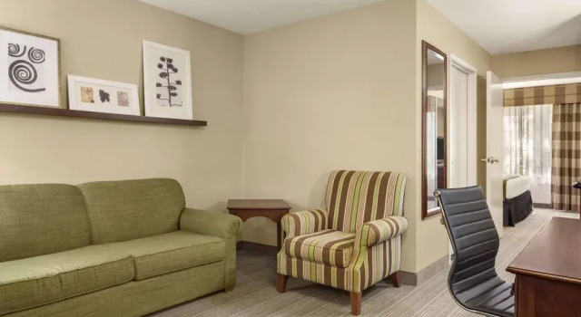 Люкс c 1 комнатой Country Inn & Suites by Radisson, Lima