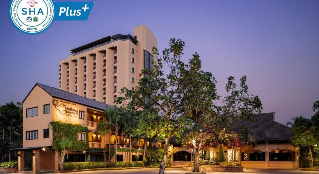 Кровать в общем номере Holiday Garden Hotel & Resort Chiang Mai