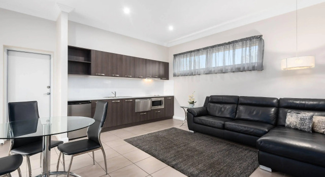 Люкс Business Comfort Inn Deakin Palms