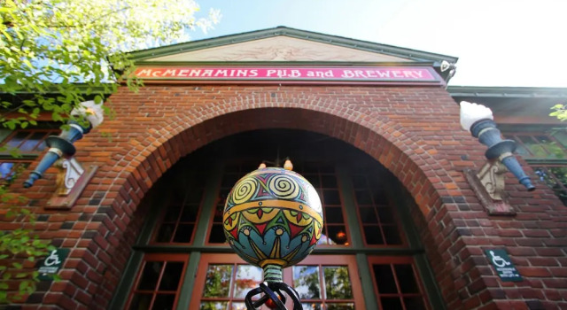 McMenamins Old St. Francis School, Prenota Hotel Bend 