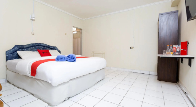 Standard Zimmer RedDoorz @ Supratman Street