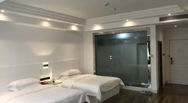Xinglong Hotel, Suixi, Prenota Hotel Hotel a Wuzhou con parcheggio, Parcheggio