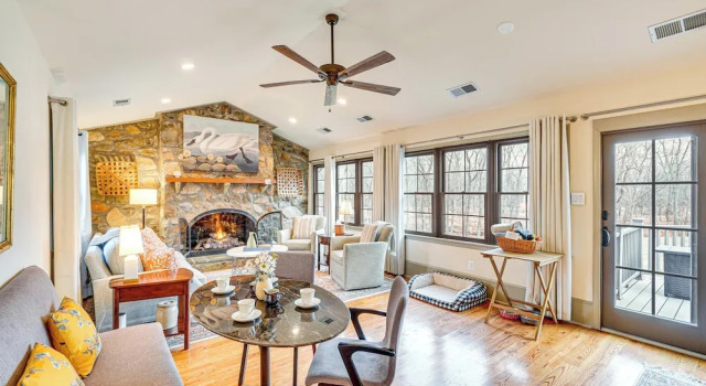 Aldie Home w/ Private Pool: Near Wineries!