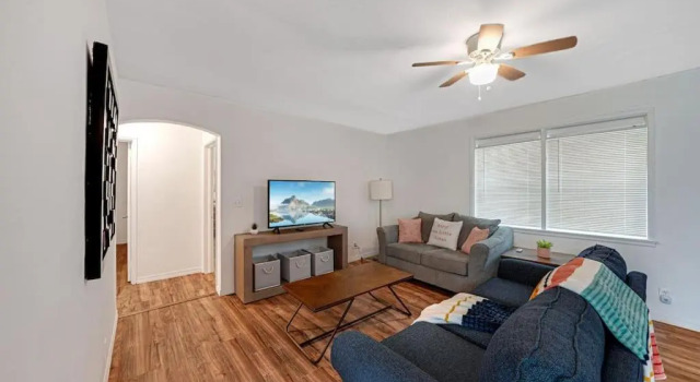 The old pink house walking distance to the beach, Rezerwuj Hotel Deerfield Beach Floryda