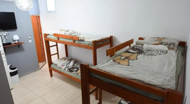 Cama en dormitorio compartido Custo Club