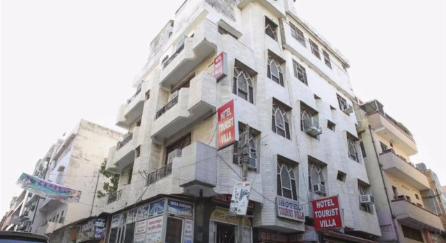 Hotel Tourist Villa, Rezervovat Hotel Padra Gujarat
