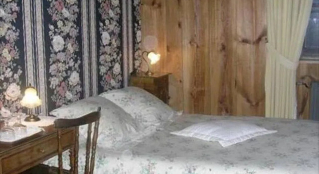 La Jacquerolle, Book Bed and Breakfast Hoteller i Rhône-Alps med parkering, Parkering