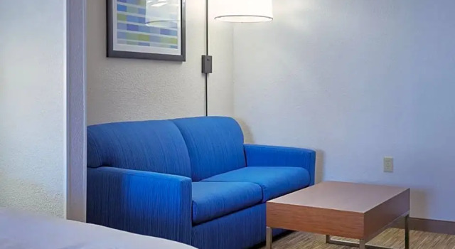 Двухместный люкс Holiday Inn Express Hotel and Suites Akron South-Airport Area by IHG