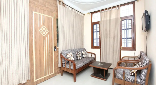 OYO 11905 Home Royal View Sec 6