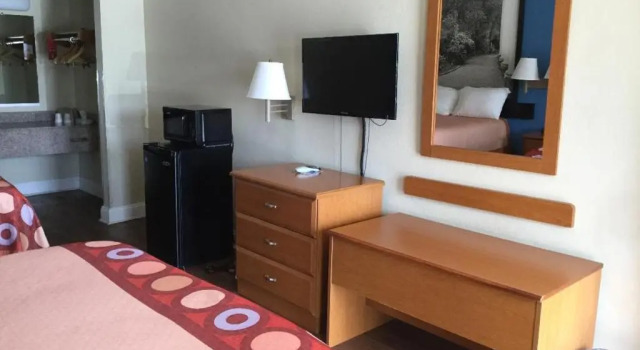 Номер Standard Super 8 by Wyndham Walterboro