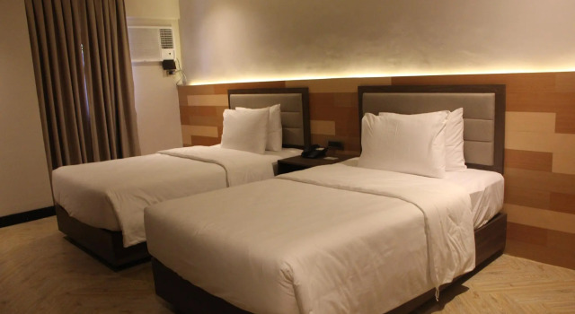 Acacia Hotel Bacolod, Book Hotel Hoteller i Negros Occidental med parkering, Parkering