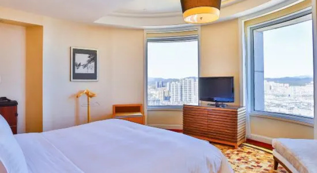 Полулюкс Friend Plaza Hotel