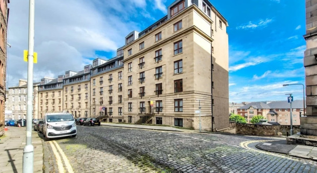 Bright 2Br Home In Stunning Stockbridge, Забронировать Апартаменты/квартира Отели Эдинбурга с парковкой, рядом с Памятник Вальтеру Скотту, Парковка