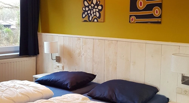 Beautiful holiday home with conservatory near the North Sea, Book Hotel Haamstede Zeeland